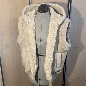 Topshop Beige Sherpa-Lined Hooded Vest